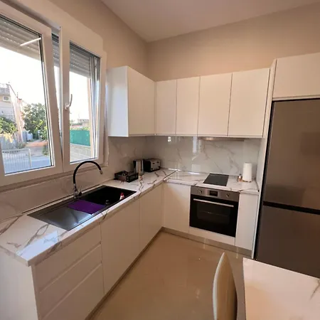 Aron Apartman *