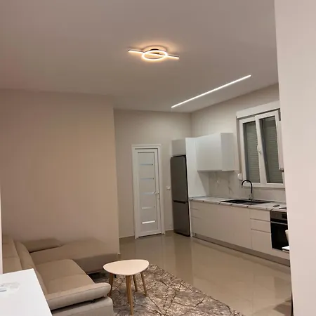 Aron Apartman