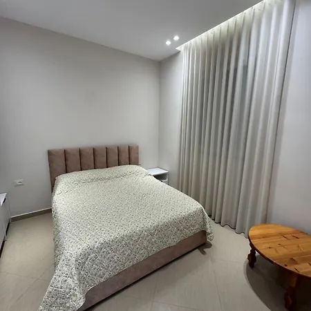 Aron Apartman *