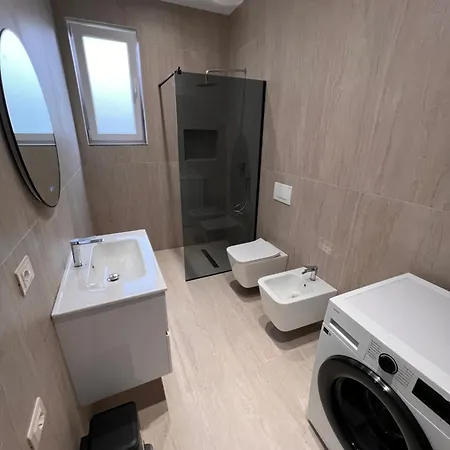 Aron Apartman
